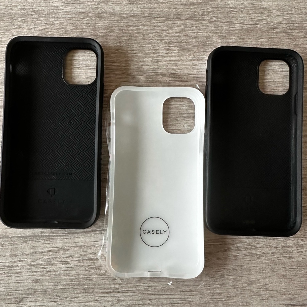 Set of 3 Casely iPhone 11 cases - Picture 2 of 7